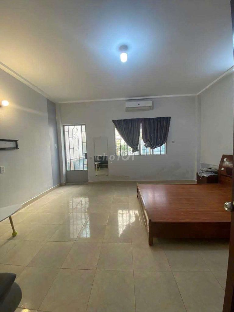 Rent a 1 .1 3rd floor bedroom 3 toilet 5 x21 m Nguyễn Thị Thập Alley
