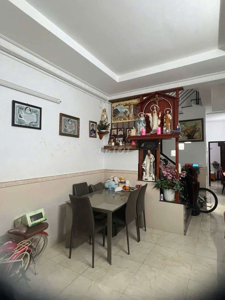 1 3rd floor bedroom 3 1 st near the University of Fatima 1 2 million