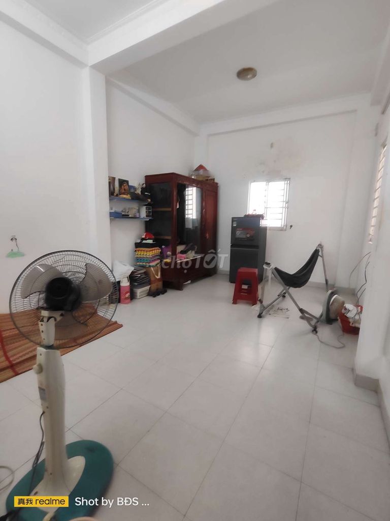 1 3rd floor bedroom 3 1 st near the University of Fatima 1 2 million