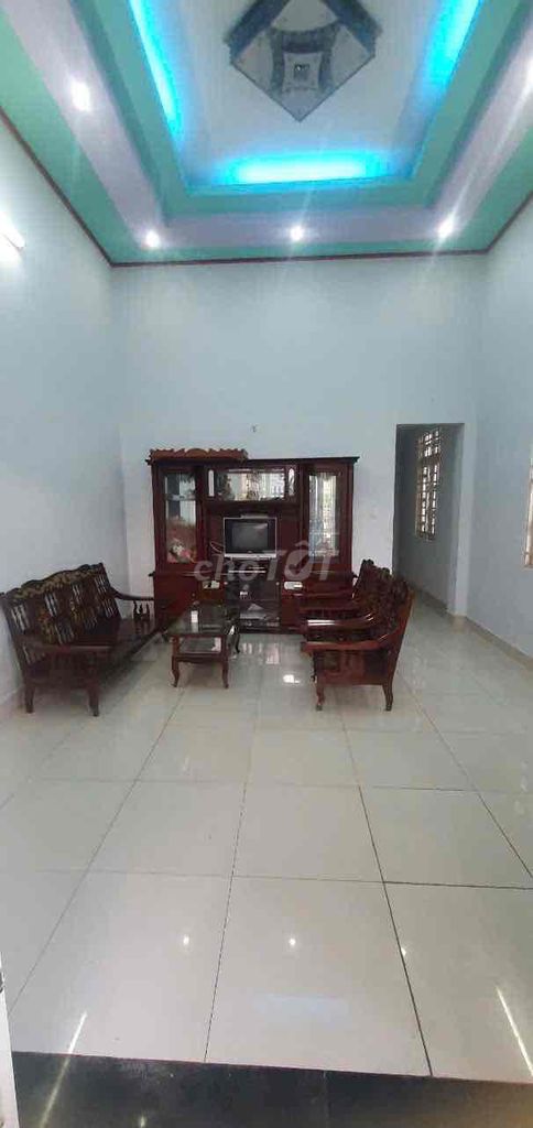 Level 4 has two bedrooms on số 9 near the Pirate Bay.
