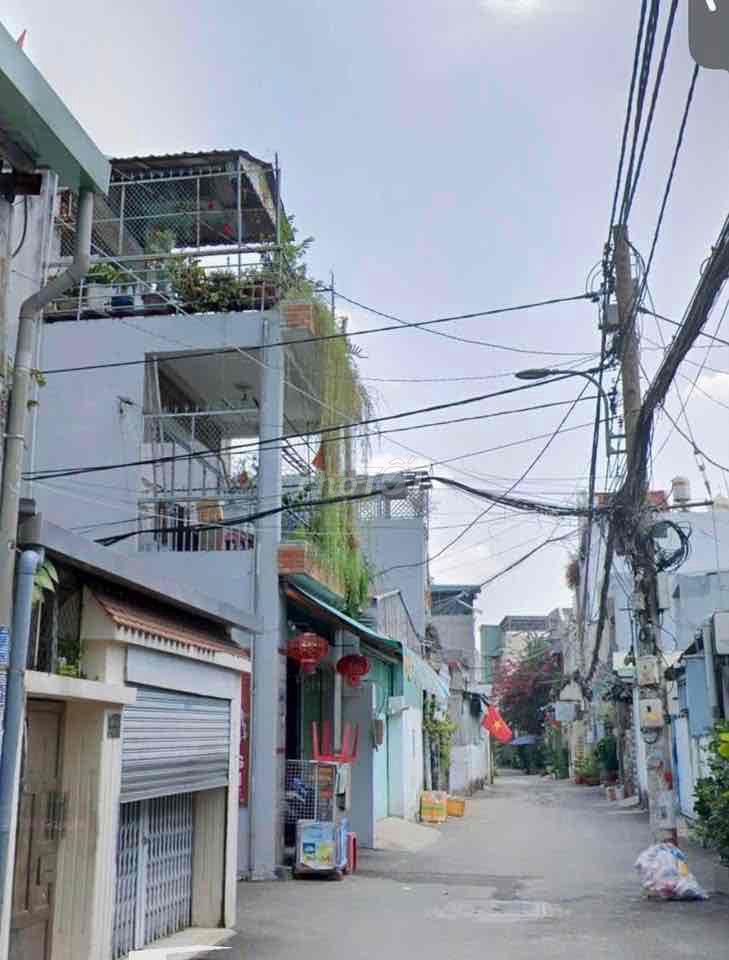 Rent an entire Phạm Văn Chiêu street.