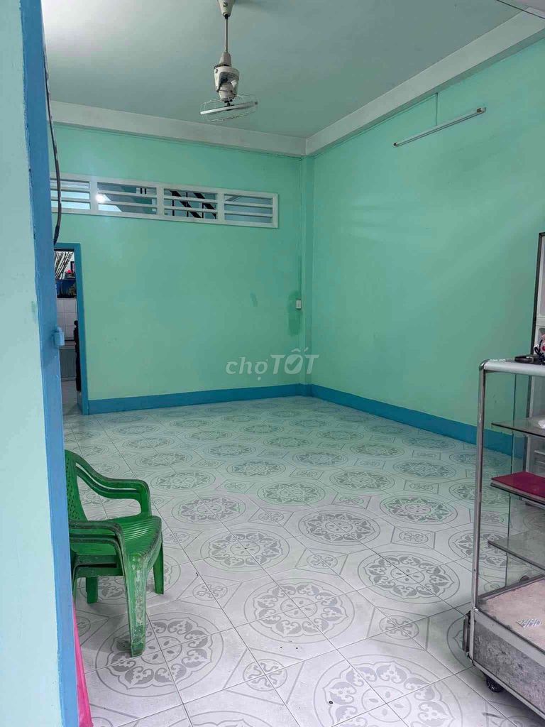Rent an entire Phạm Văn Chiêu street.