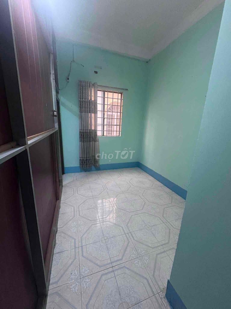 Rent an entire Phạm Văn Chiêu street.