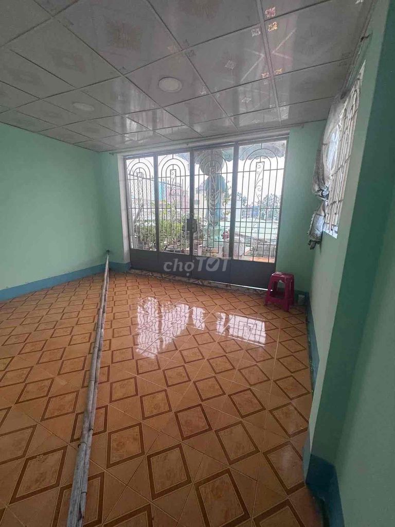Rent an entire Phạm Văn Chiêu street.