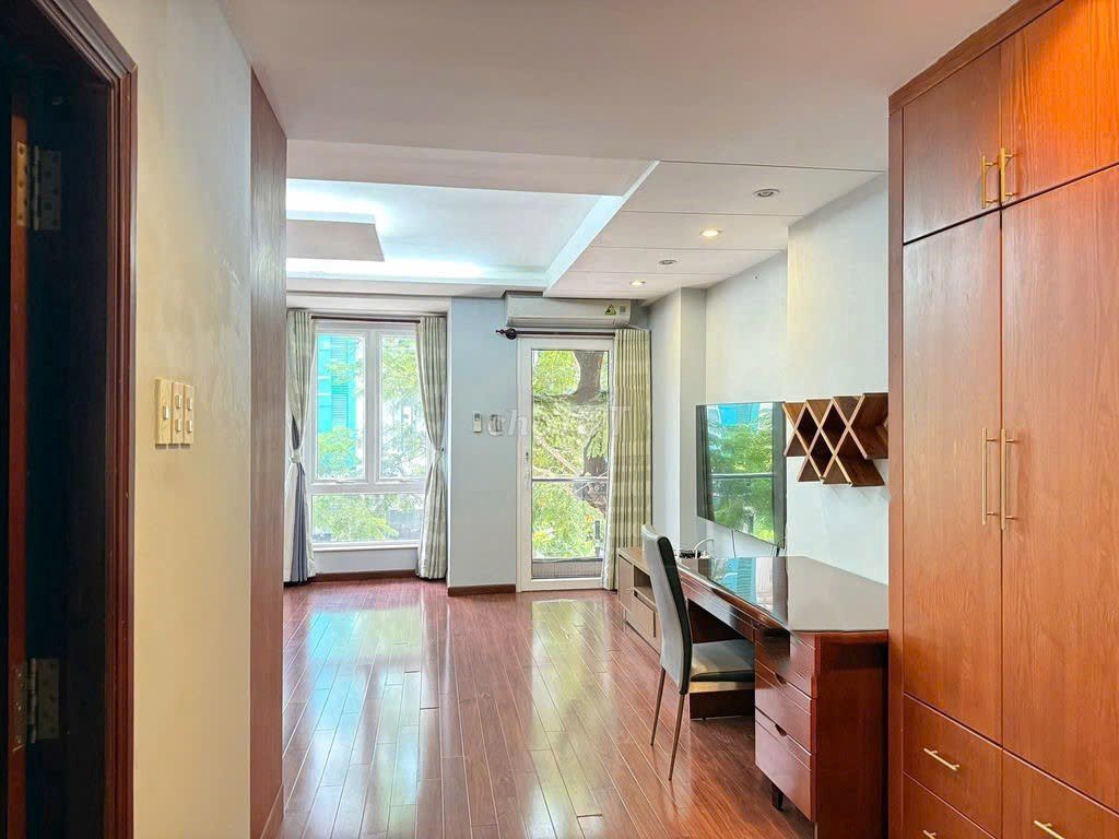 Rent a Hoàng Diệu_7 x 18 m in the sky three stories, nice new home.