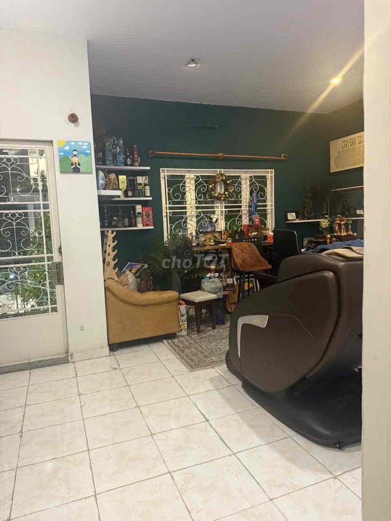 Rent a house for 6 x 20 : good position  30 million per refrigerator
