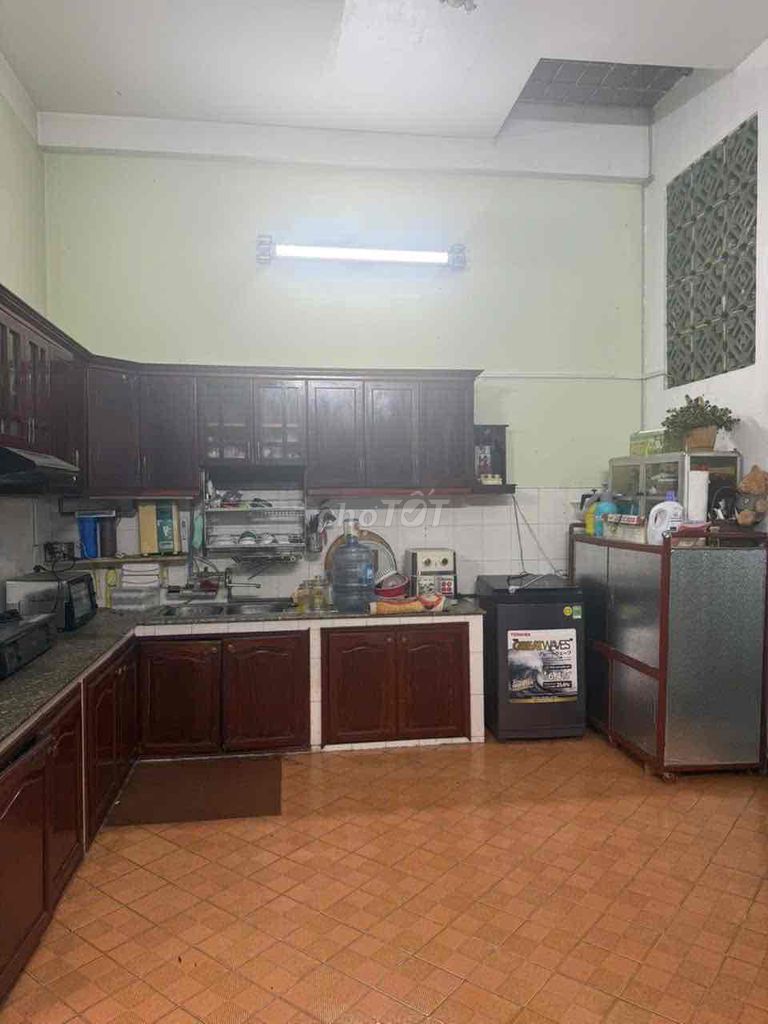 Rent a house for 6 x 20 : good position  30 million per refrigerator