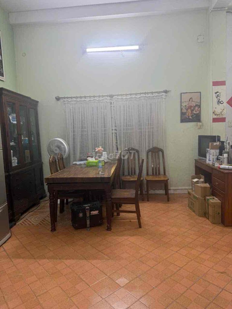 Rent a house for 6 x 20 : good position  30 million per refrigerator