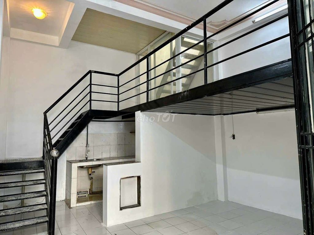 The owner rented two houses for only 14 million trucks.