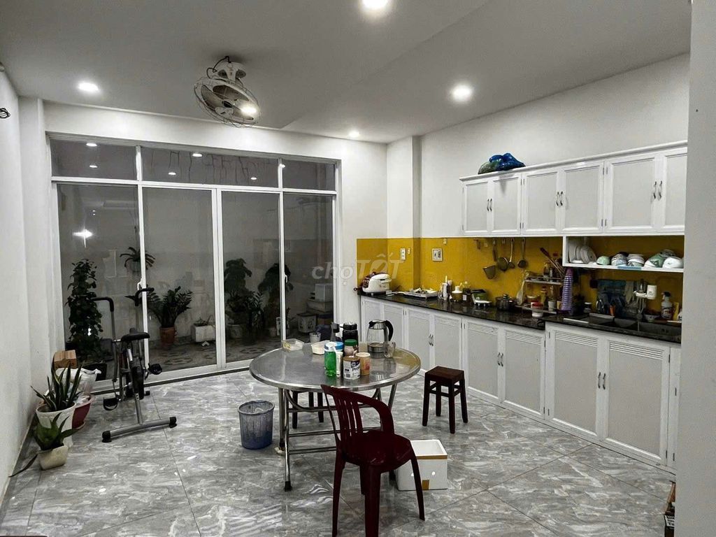Renting four floors in front of Lý Tế Xuyên, Linh Đông - Thủ Đức. area: 5 x26