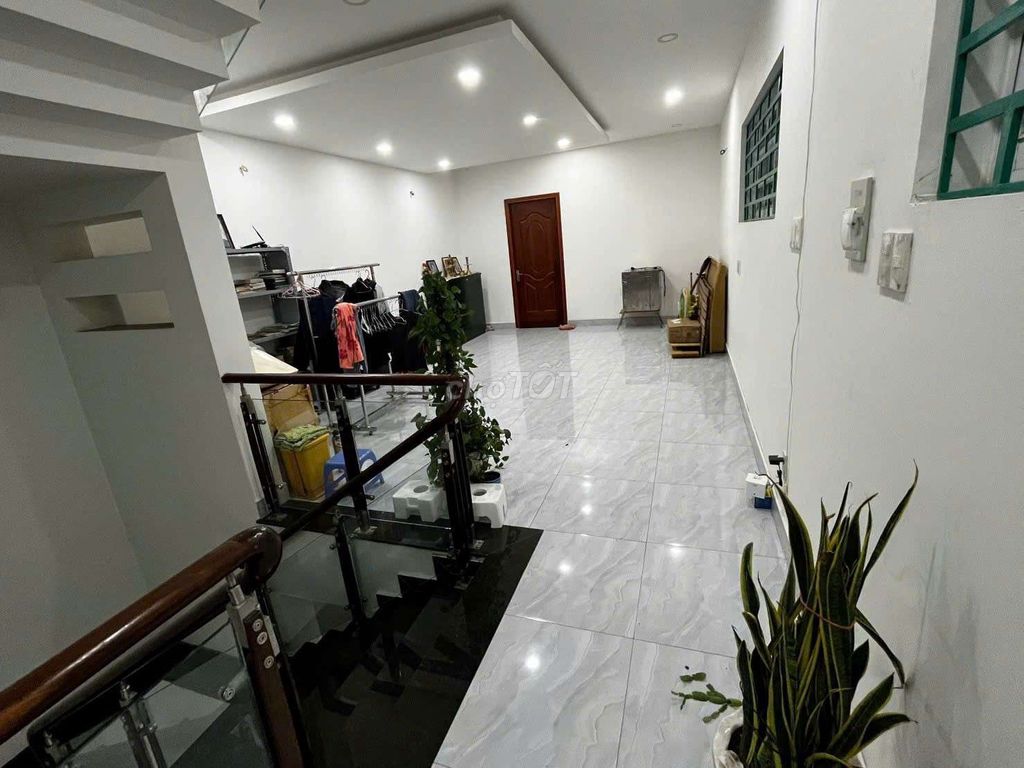 Renting four floors in front of Lý Tế Xuyên, Linh Đông - Thủ Đức. area: 5 x26