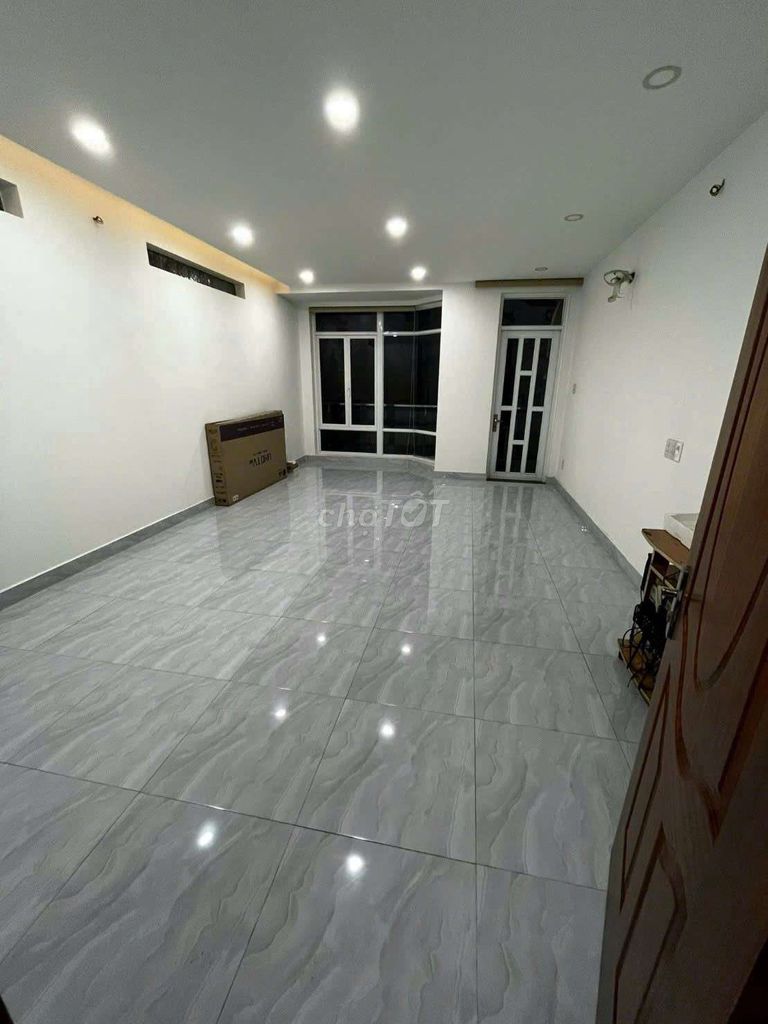 Renting four floors in front of Lý Tế Xuyên, Linh Đông - Thủ Đức. area: 5 x26