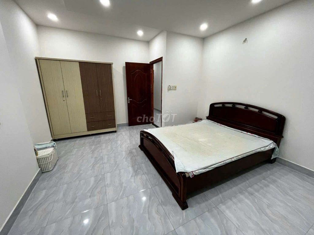 Renting four floors in front of Lý Tế Xuyên, Linh Đông - Thủ Đức. area: 5 x26