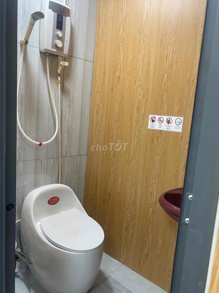 Rented the whole place near the University of Gemstones