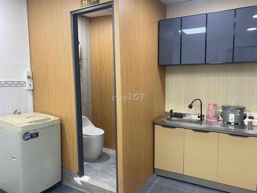 Rented the whole place near the University of Gemstones