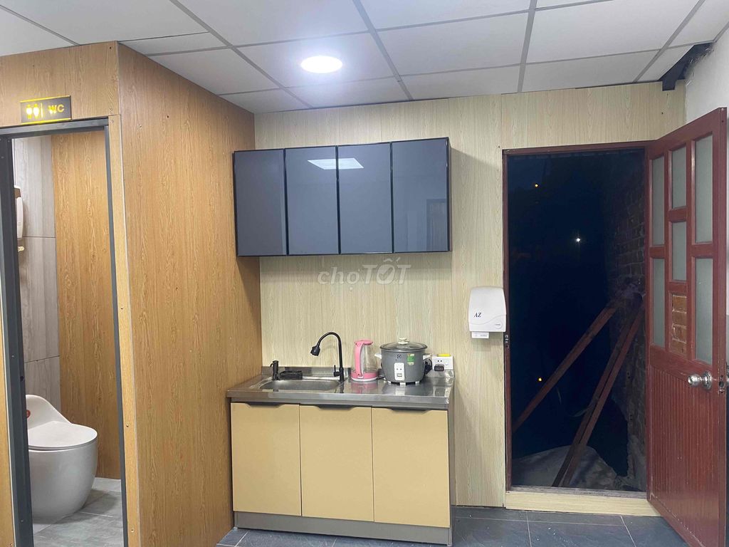 Rented the whole place near the University of Gemstones