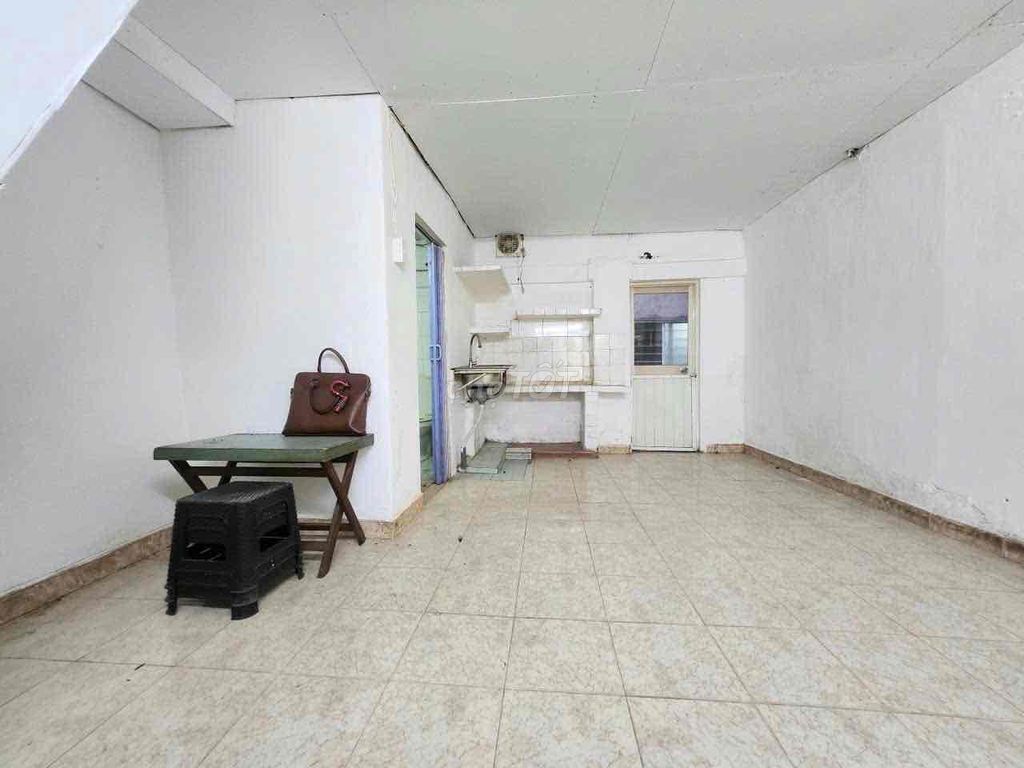Rent a house at Bến Thành & Metro District 1
