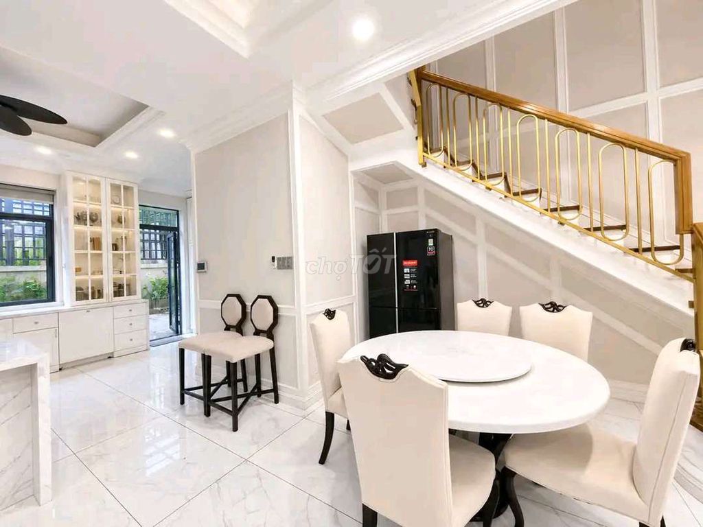 The corner of Lakeview City 2 M Hong Park Garden Full Seven and Four Bedrooms 5 toilet 45