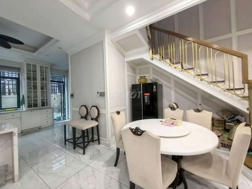 The corner of Lakeview City 2 M Hong Park Garden Full Seven and Four Bedrooms 5 toilet 45