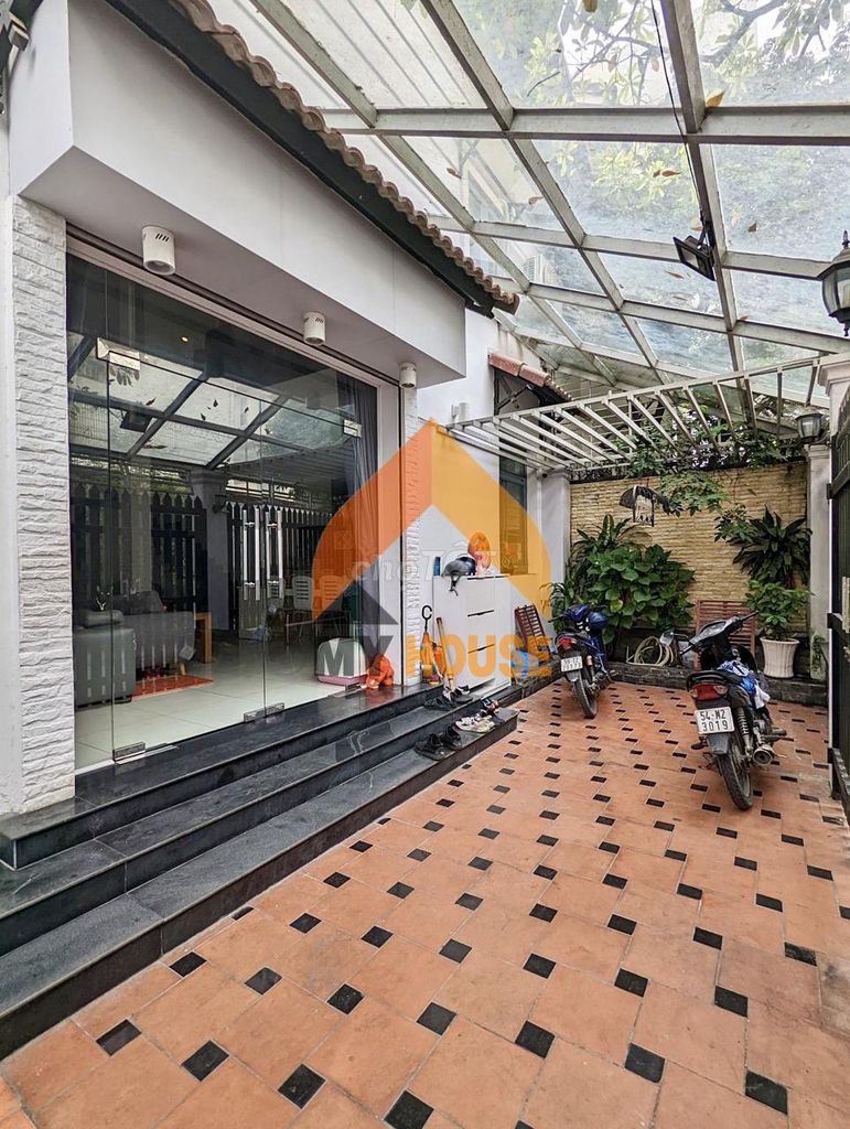 The villa is the ceiling of the three bedrooms that fit the table and combine it for cheap price.
