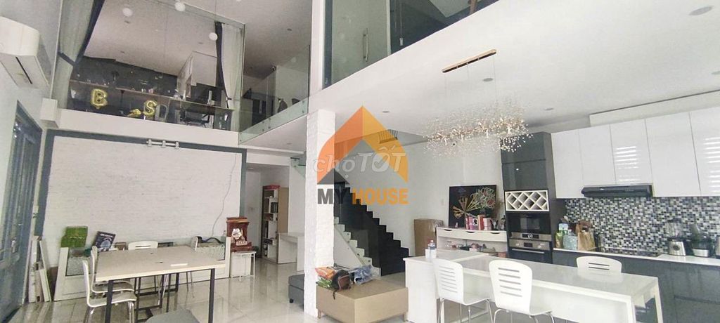 The villa is the ceiling of the three bedrooms that fit the table and combine it for cheap price.