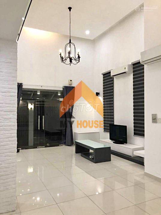 The villa is the ceiling of the three bedrooms that fit the table and combine it for cheap price.