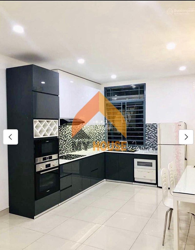 The villa is the ceiling of the three bedrooms that fit the table and combine it for cheap price.
