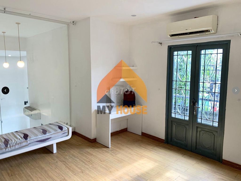 The villa is the ceiling of the three bedrooms that fit the table and combine it for cheap price.
