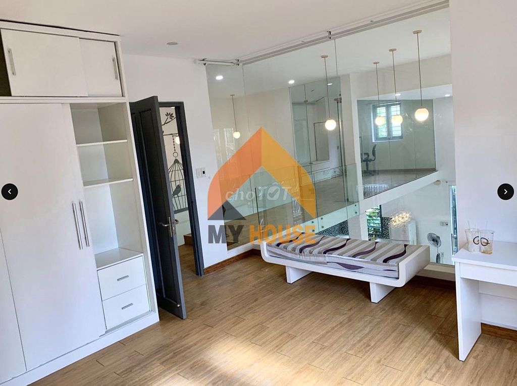 The villa is the ceiling of the three bedrooms that fit the table and combine it for cheap price.