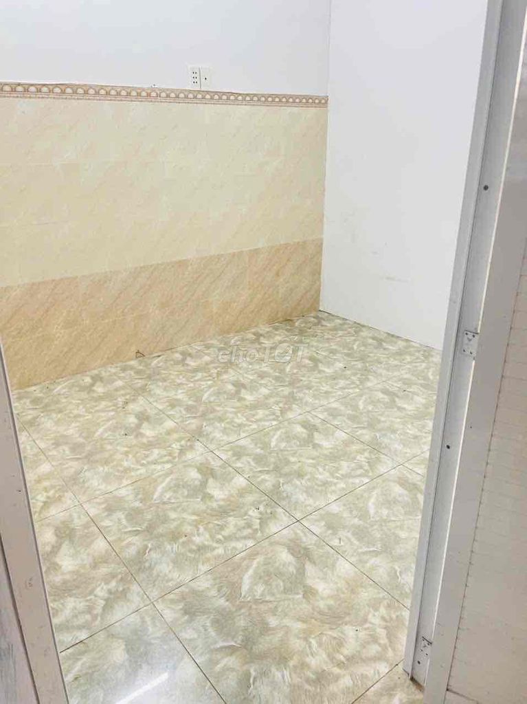 Renting the entire Phạm Thế Hiển-size house.