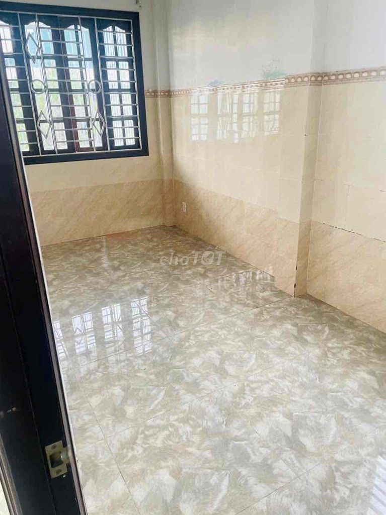 Renting the entire Phạm Thế Hiển-size house.