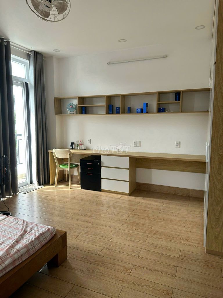 Rent Park Riverside Street area 5 x 15 meters only 17 million