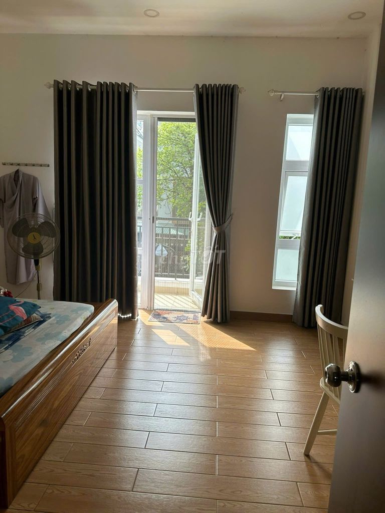 Rent Park Riverside Street area 5 x 15 meters only 17 million