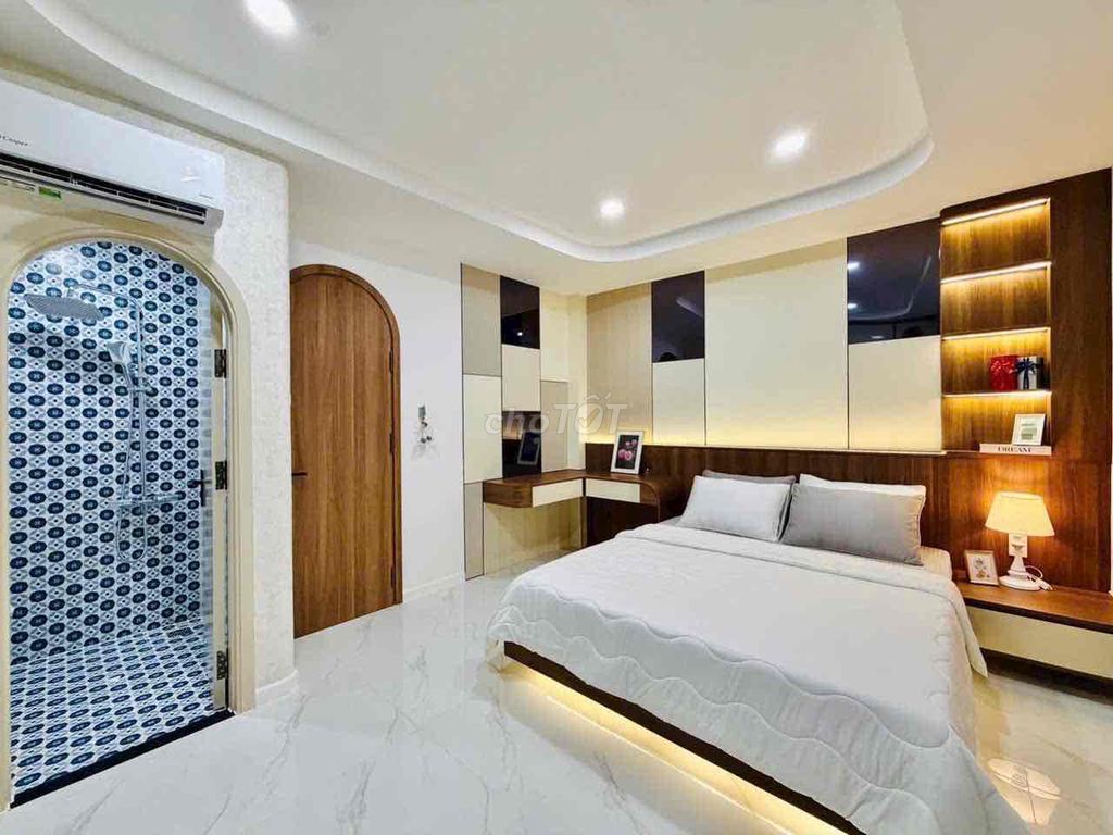 Nice new home hiding out in Phạm Văn Chiêu-714.