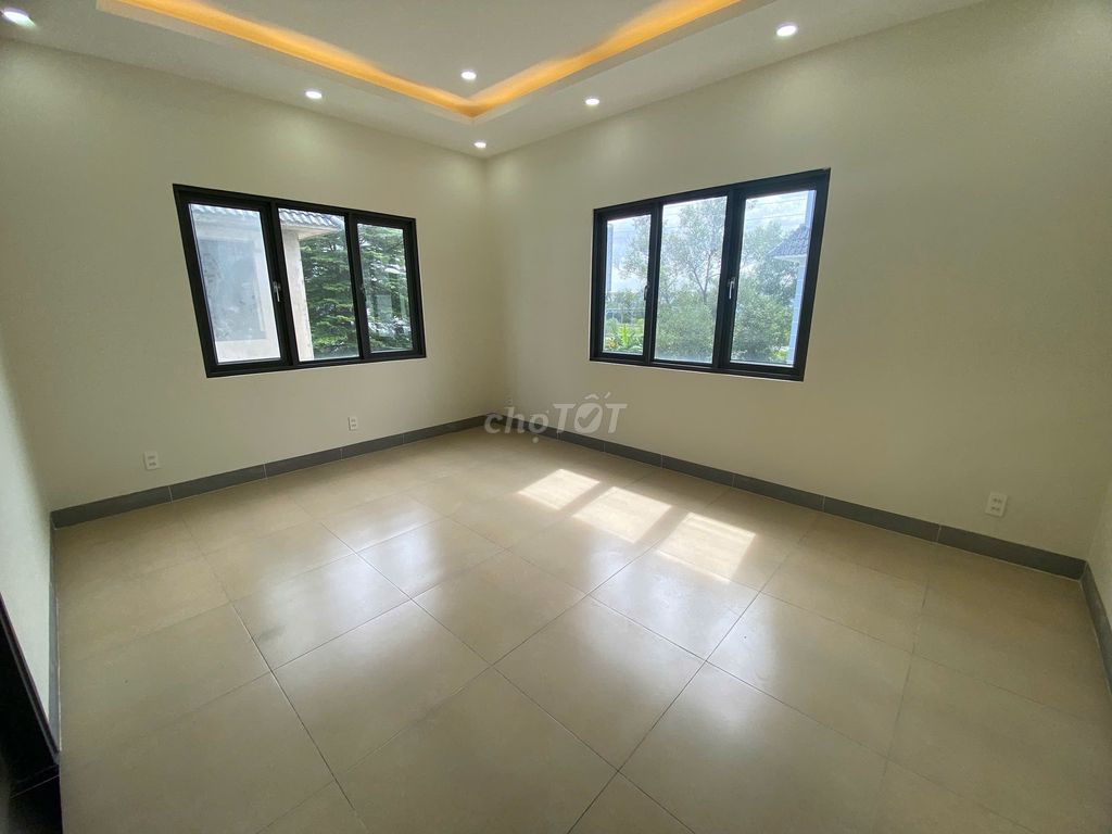 Rent a house as an office on the Inter-Special Street. Only 25 million.