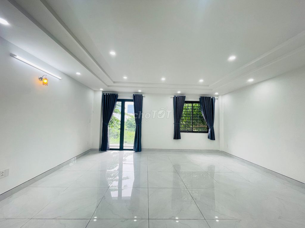 Thirty million a month, six hundred and twenty meters above the four bedrooms, four toilets, perfect and beautiful.