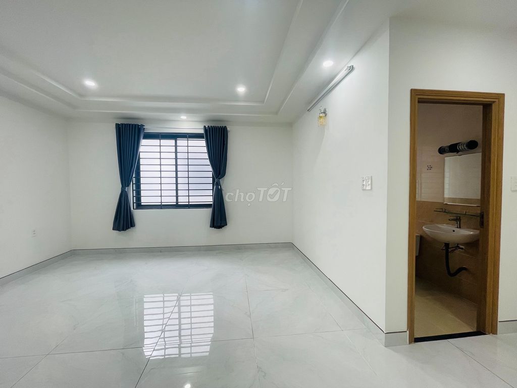 Thirty million a month, six hundred and twenty meters above the four bedrooms, four toilets, perfect and beautiful.