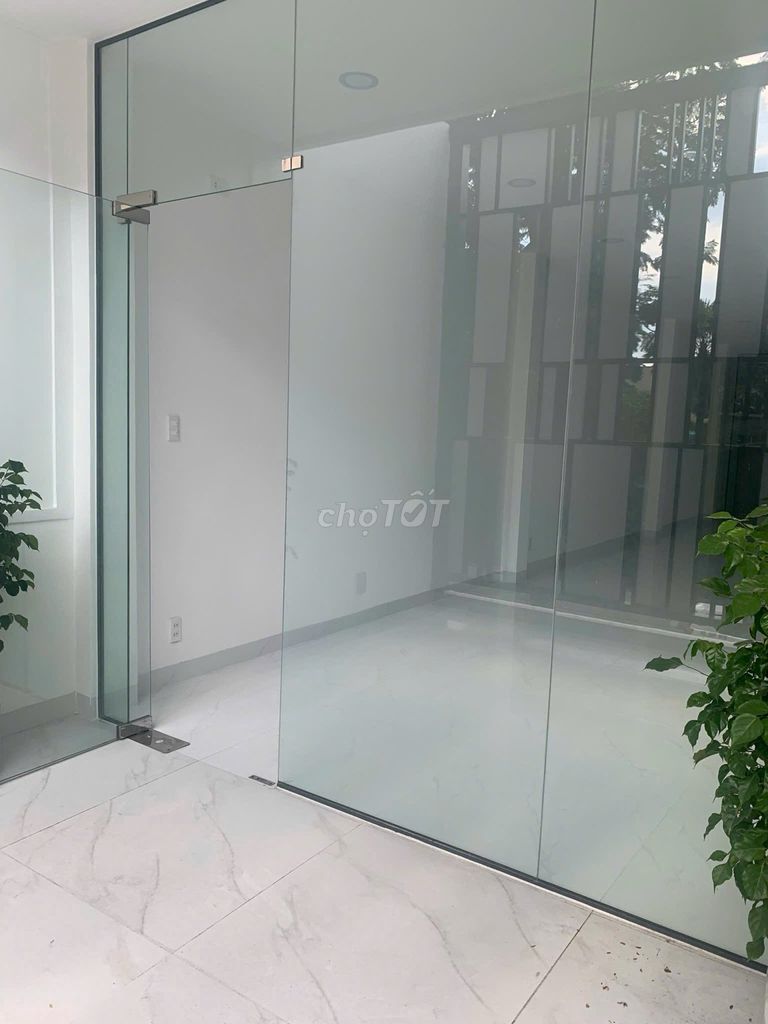 Front house to District 1, Xô Viết Nghệ Tĩnh, 4 X20, 4 stories, elevator