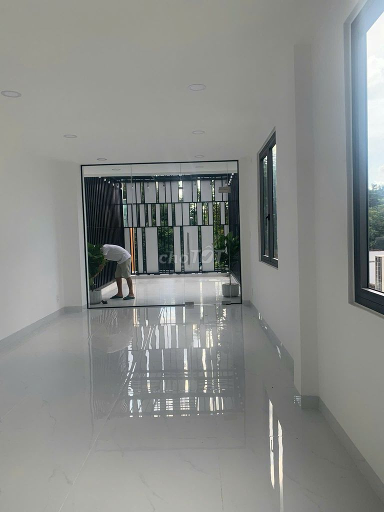 Front house to District 1, Xô Viết Nghệ Tĩnh, 4 X20, 4 stories, elevator