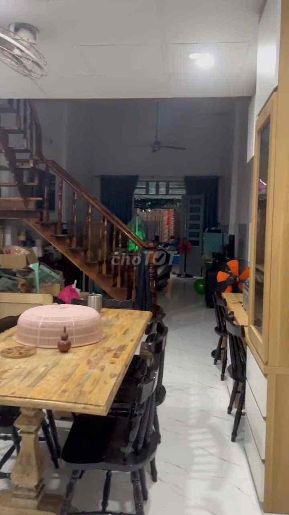 Rent Tân Thới Hiệp District 12 nice. 150 meters car car into house 8 million border flat.