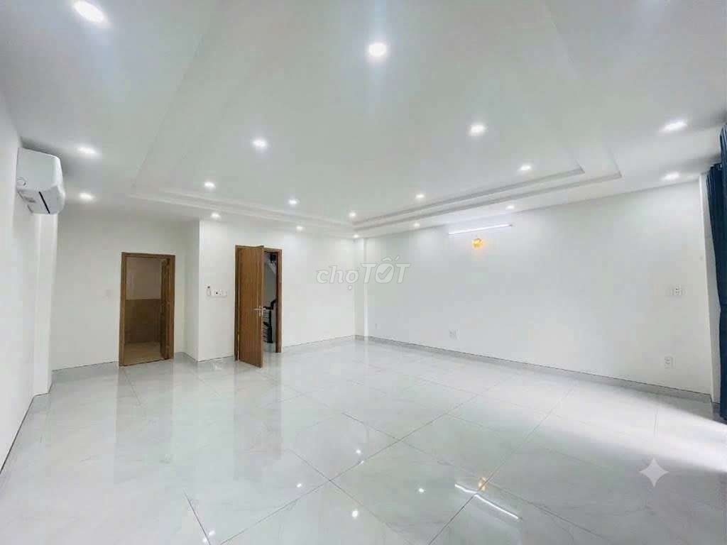 Lakeview City Street is clear in four bedrooms. Five toilets, 30 million bases.
