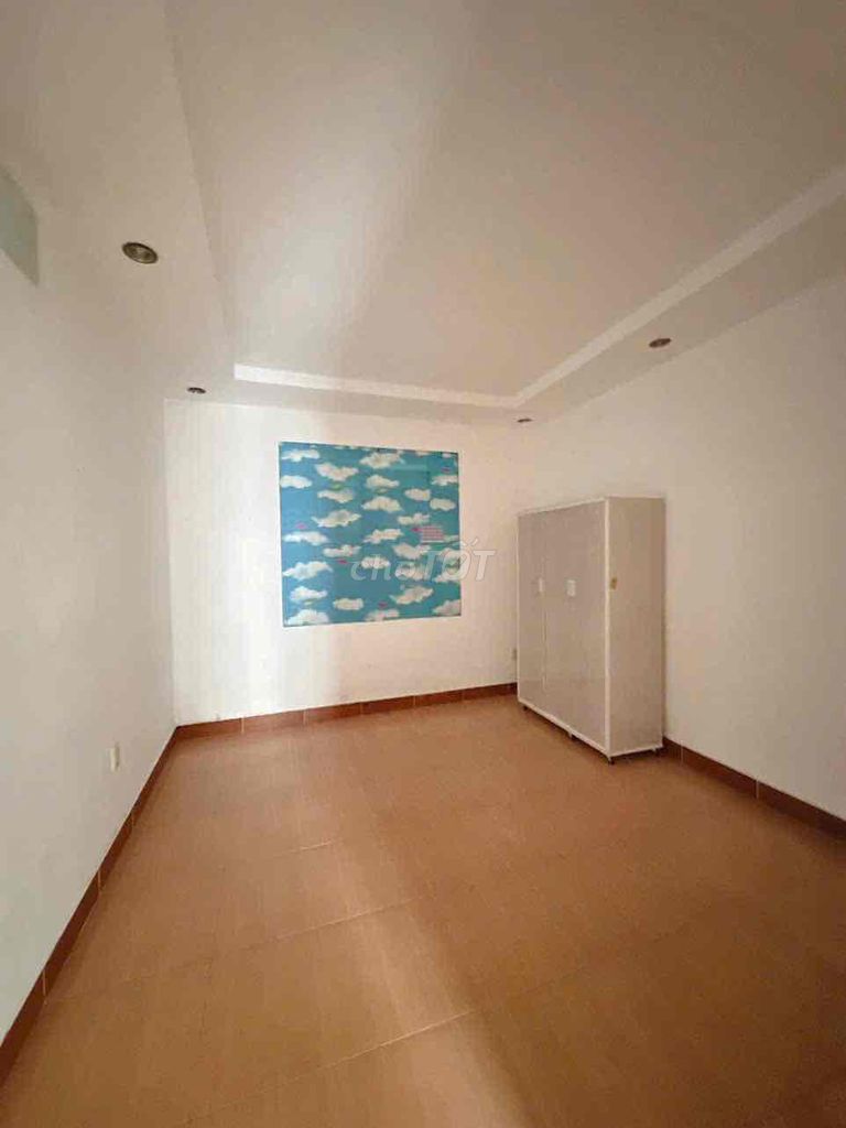 Rent a house short until March Lý Phục Man.