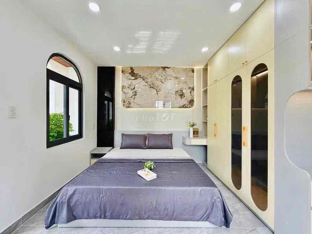 Nice new house, 15th alley, 40th Street, 59714.
