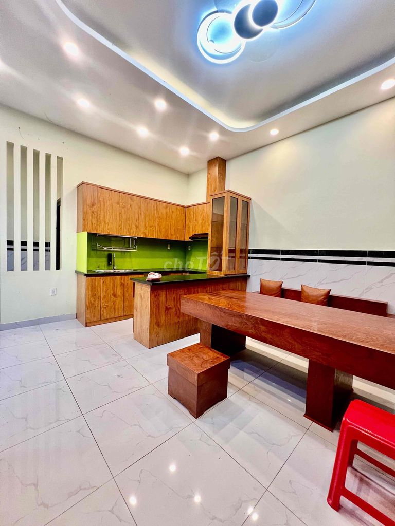 Let's rent out an area of 8 by 6 meters. 1 .10, 3rd floor bedroom, 3 toilets, 7-Central Car.