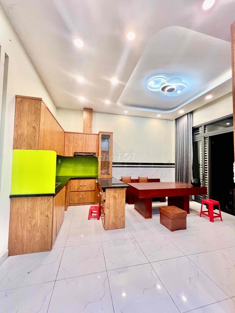 Let's rent out an area of 8 by 6 meters. 1 .10, 3rd floor bedroom, 3 toilets, 7-Central Car.
