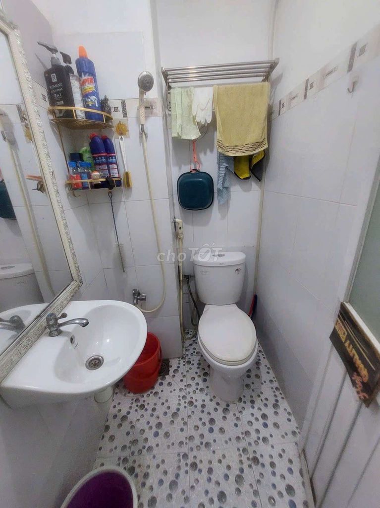 Let's rent Qq02012 Front Street.
