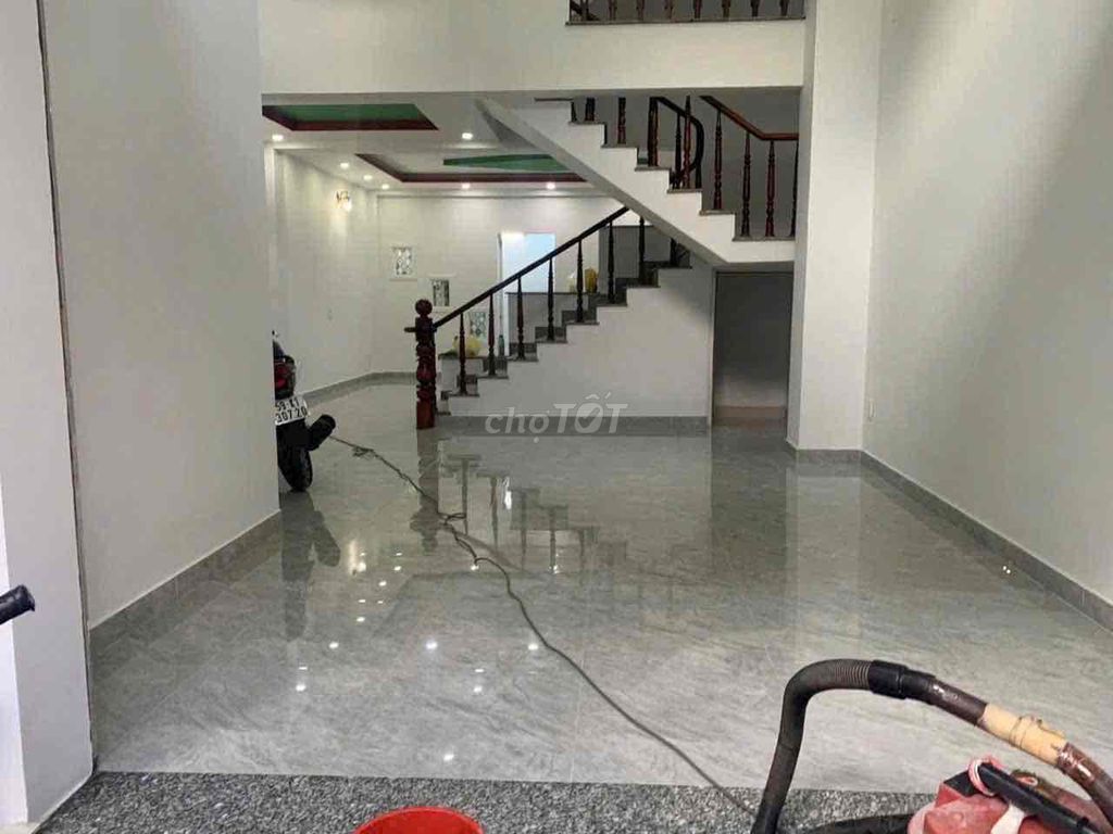 3 floors in front of Hiệp Phú--near crystallization.