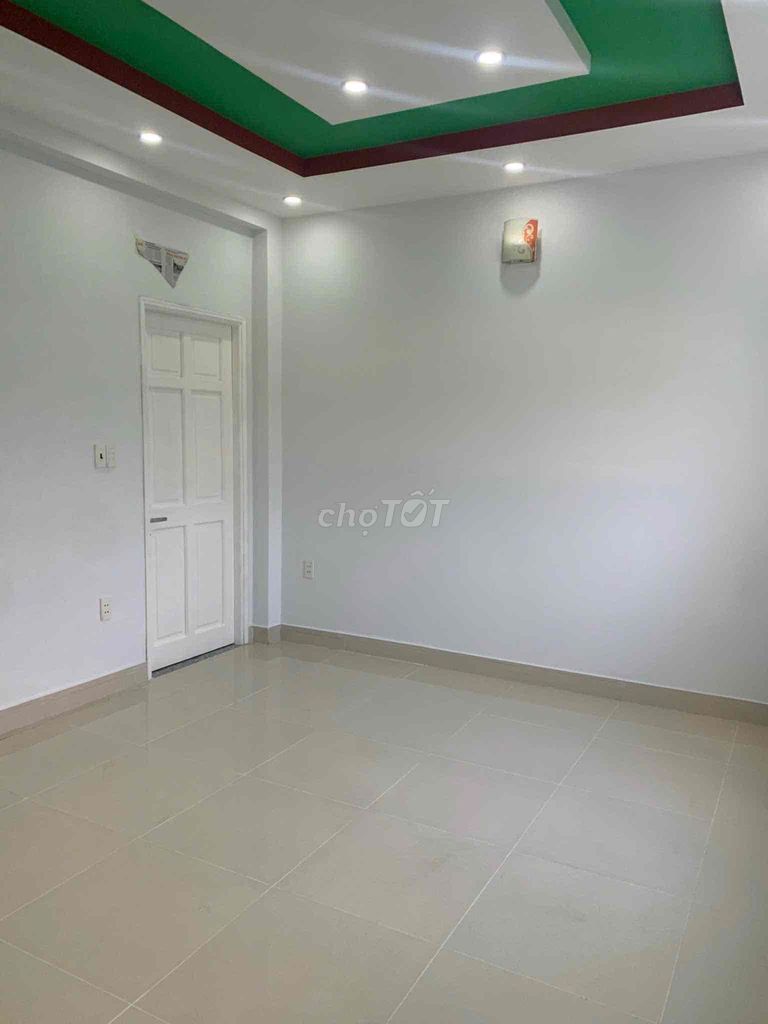 3 floors in front of Hiệp Phú--near crystallization.