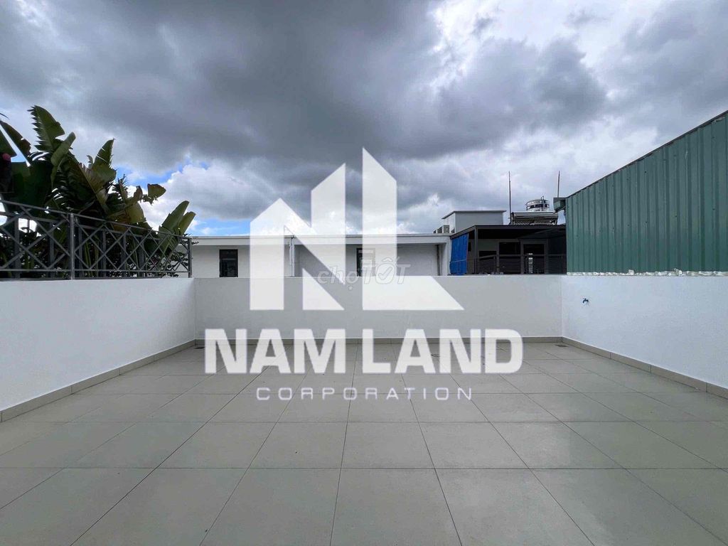 Wow! The building's right near the plantation! Just stay and work in the office! Showrom!