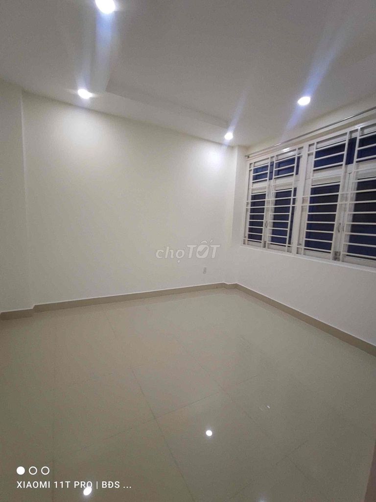 Nice 3th floor bedroom 4 Vl13 hbp 12 million toilets